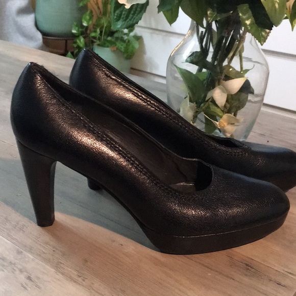 Women’s Stuart Weitzman pumps, size 8 - Picture 5 of 8